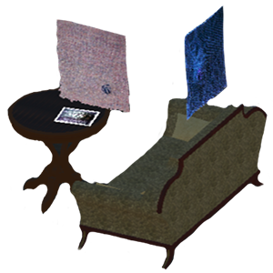Link zur "webstube".
Ein Sofa, einen kleiner runder Tisch und zwei Gewebe, die frei im Bild hängen.